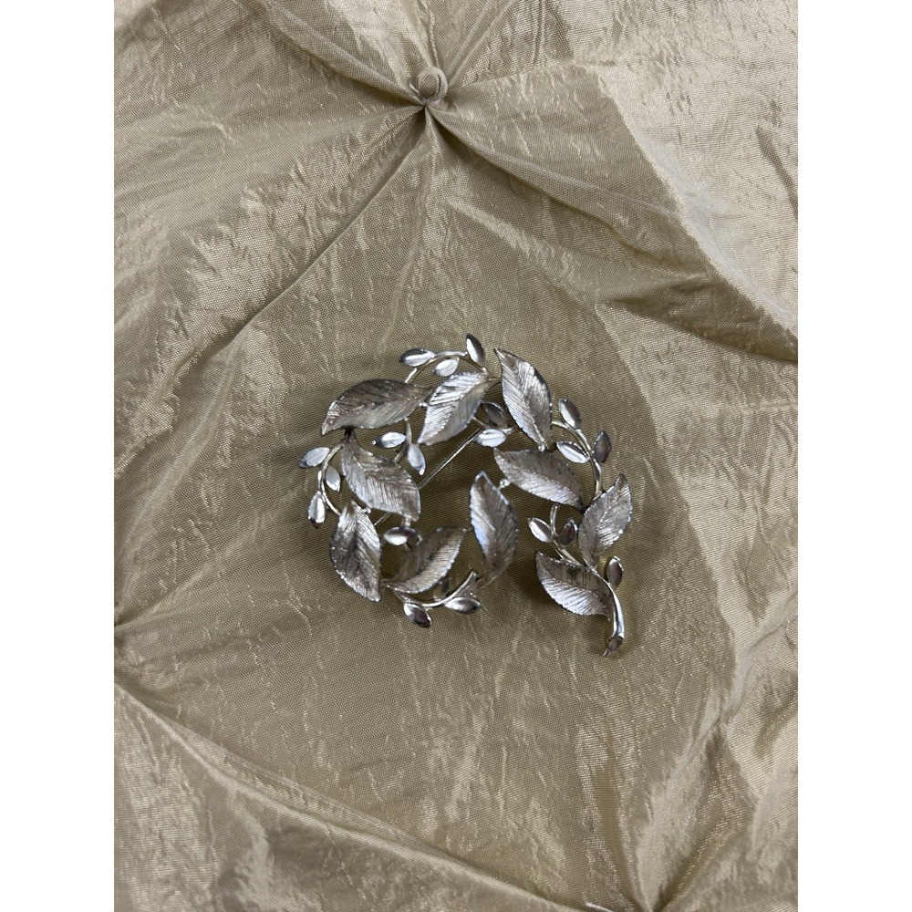 Lisner Gold-tone Leaf Design Vintage Brooch Pin